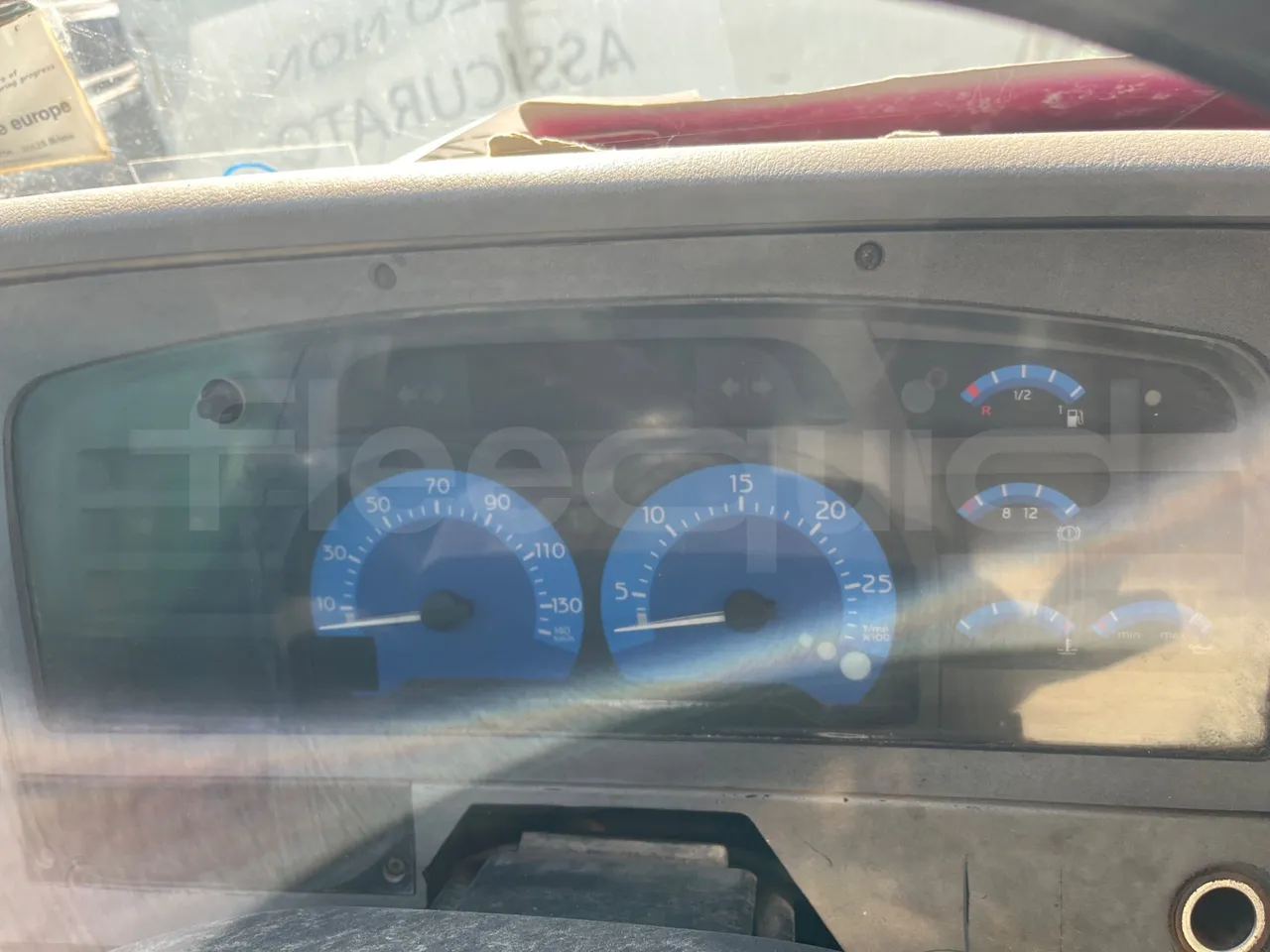 Renault Trucks 22CVA1-320.8  - Euro3 - 230kW - 9.485mt - dashboard lights on