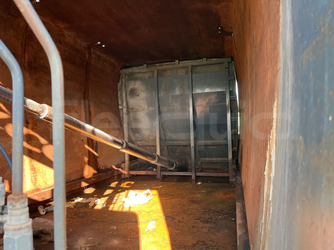 Renault Trucks 22CVA1-320.8  - Euro3 - 230kW - 9.485mt - external compartments photo