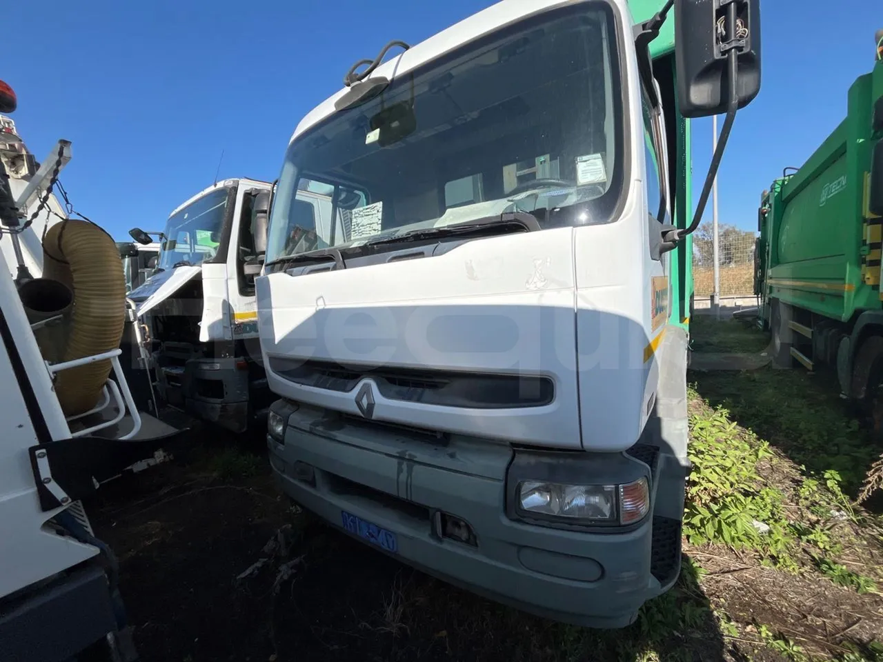 Renault Trucks 22CVA1-320.8  - Euro3 - 230kW - 9.485mt - front photo