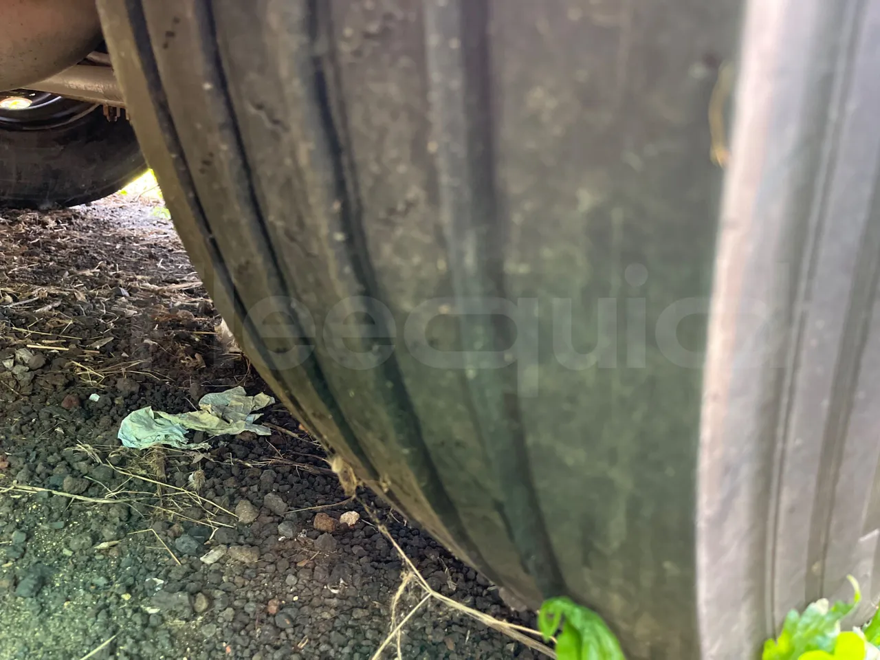 Renault Trucks 22CVA1-320.8  - Euro3 - 230kW - 9.485mt - tread condition front tires right