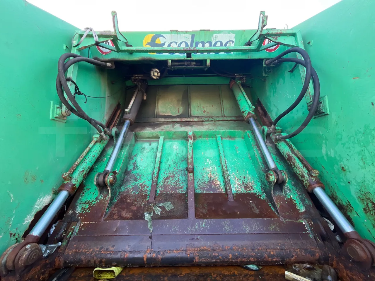 Renault Trucks 22CVA1-320.8  - Euro3 - 230kW - 9.485mt - rear hatch open