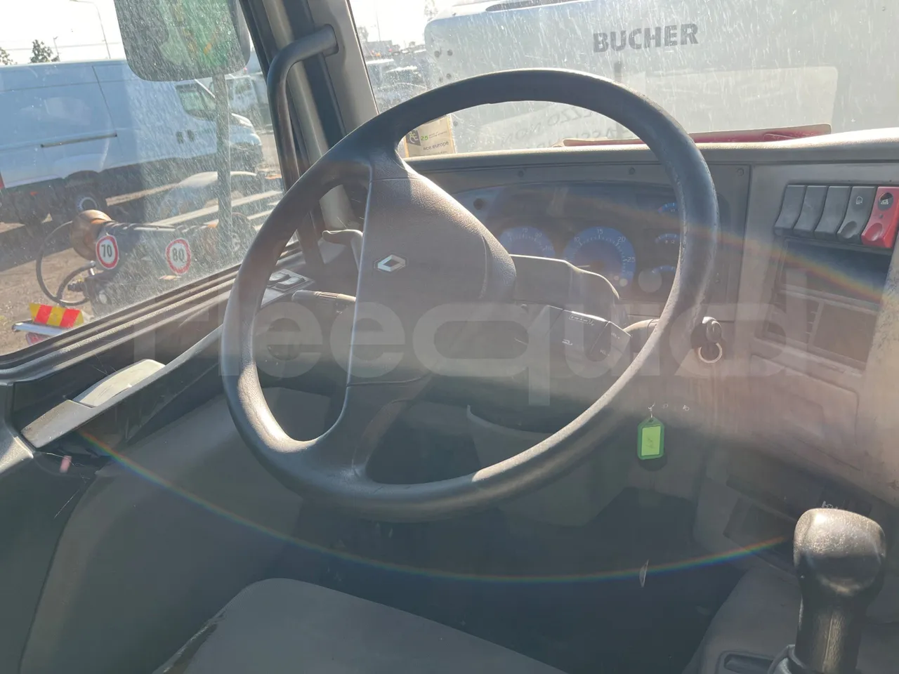 Renault Trucks 22CVA1-320.8  - Euro3 - 230kW - 9.485mt - steering wheel photo