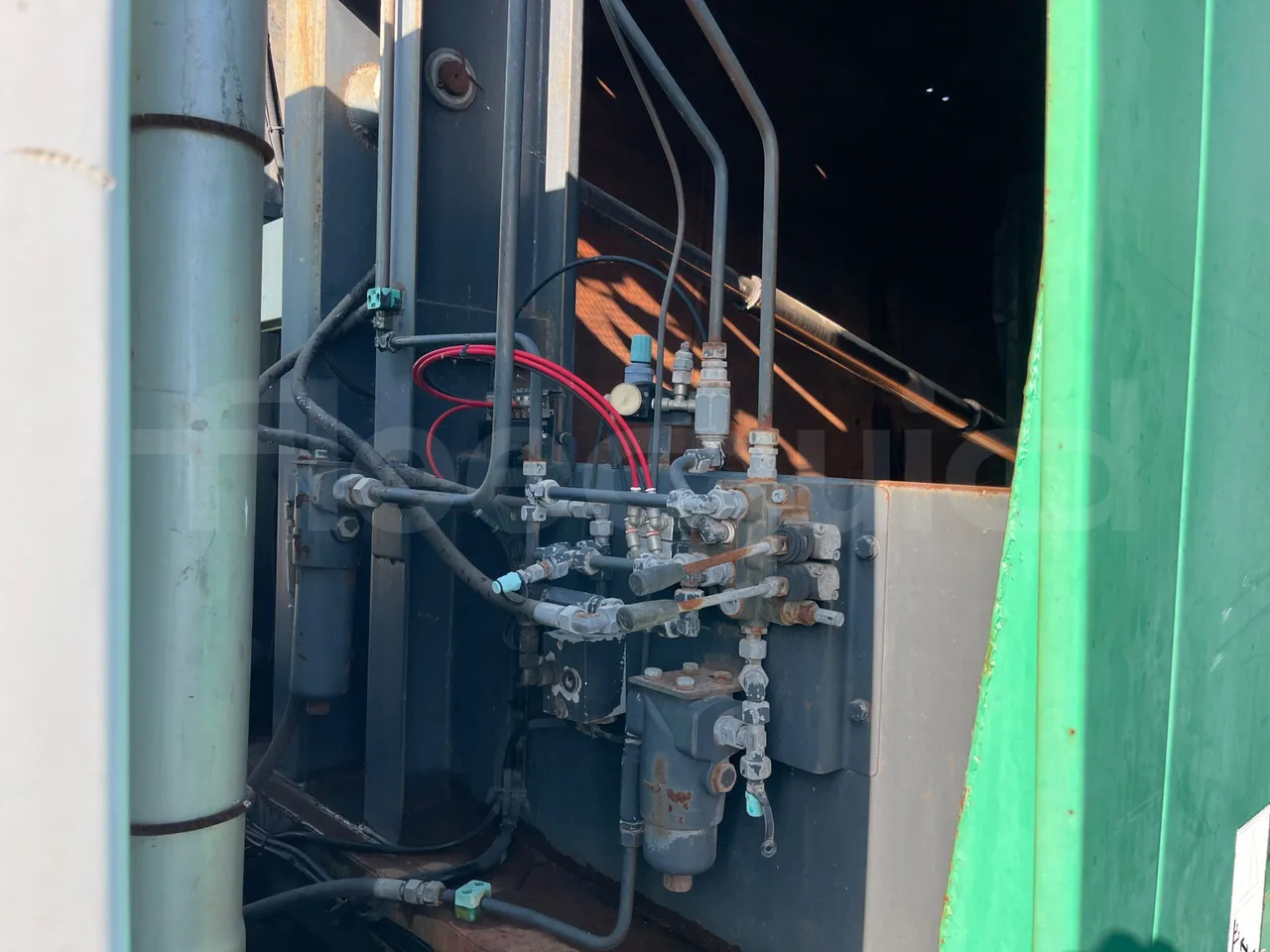 Renault Trucks 22CVA1-320.8  - Euro3 - 230kW - 9.485mt - under carpet photo