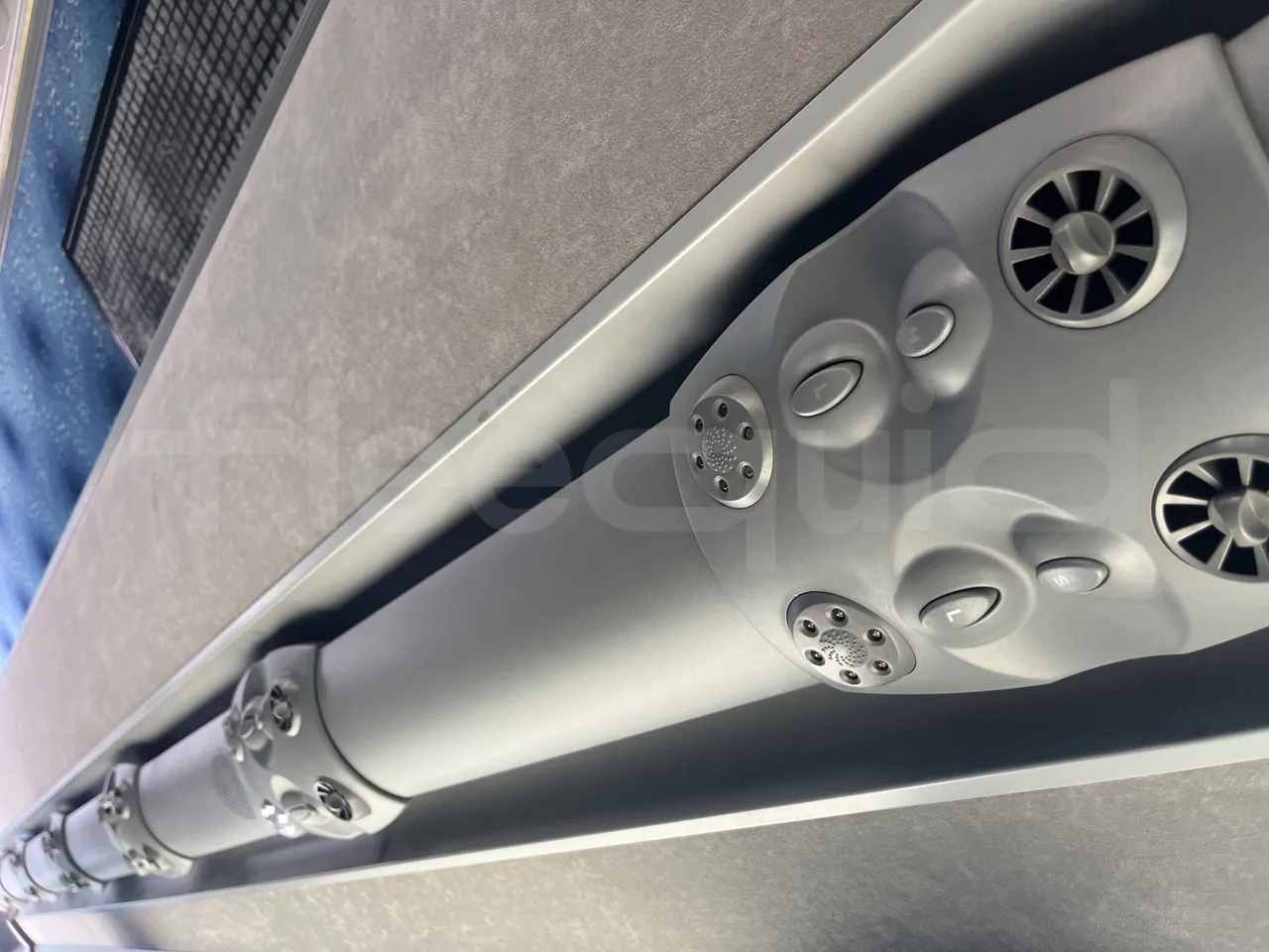 Iveco 389 - folding seat photo
