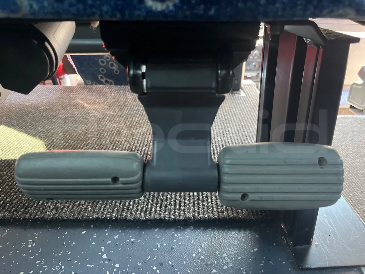 Iveco 389 - footrest detail photo