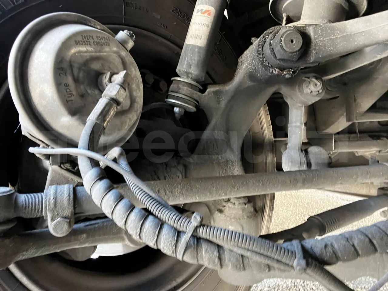 Iveco 389 - front brake calipers left