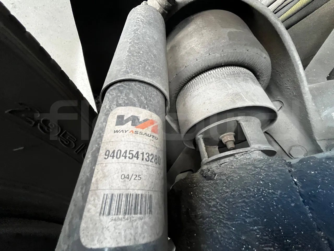 Iveco 389 - front shock absorbers left