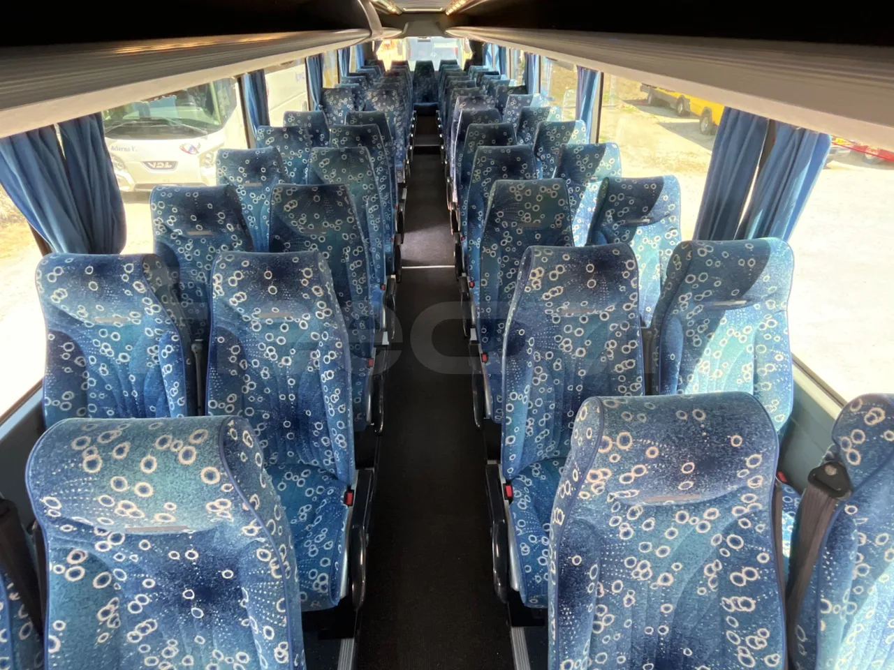 Iveco 389 - reverse view middle aisle