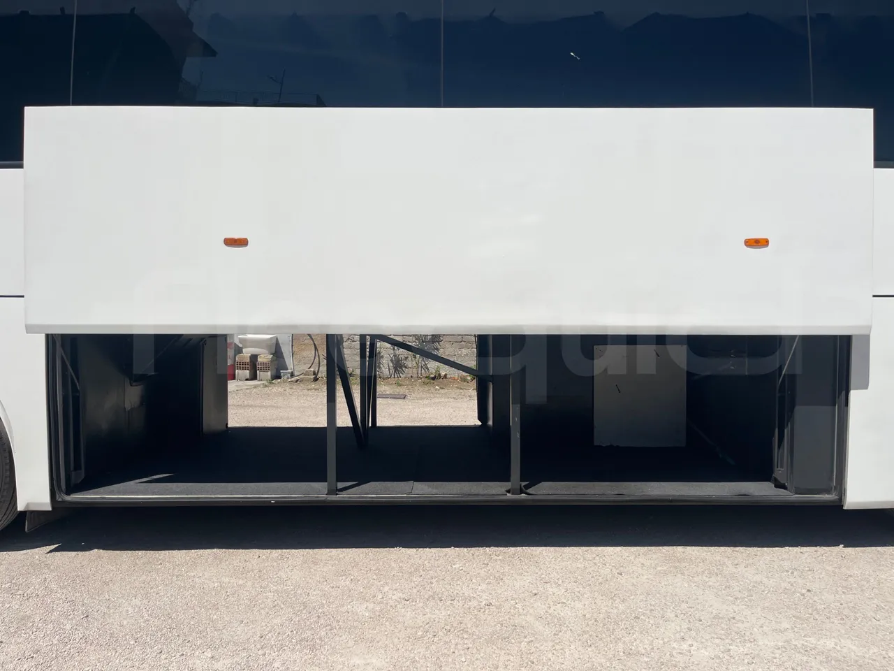 Iveco 389 - luggage rack photo