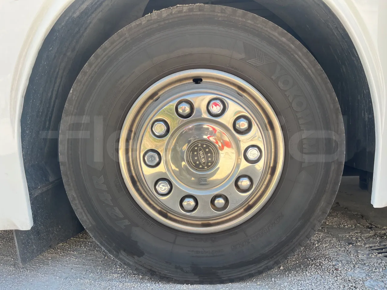 Iveco 389 - front left tire measurements