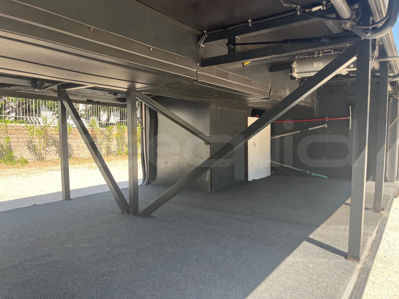 Iveco 389 - under carpet photo