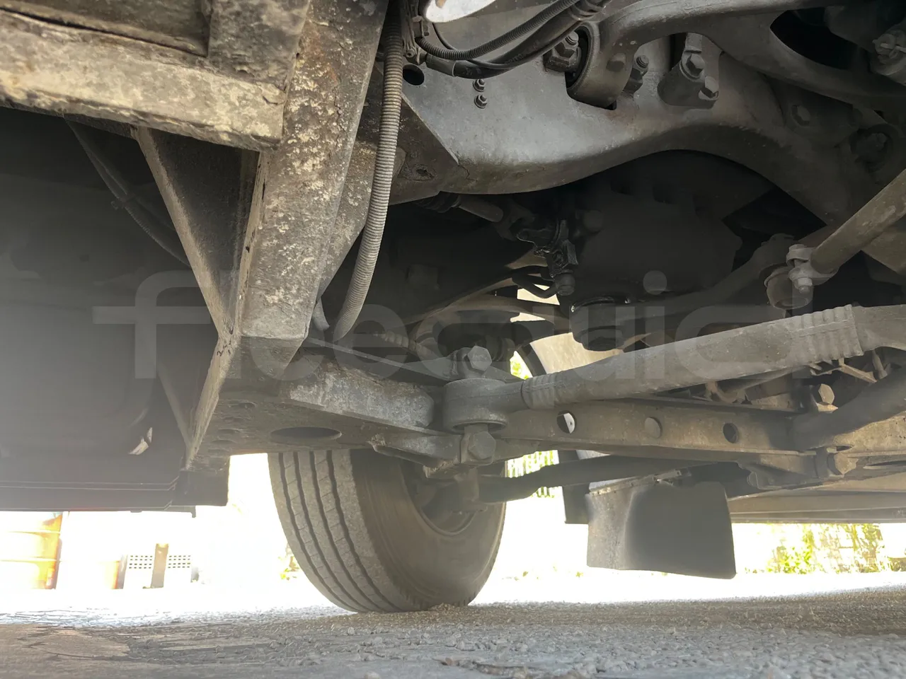 Iveco 389 - front axle right side