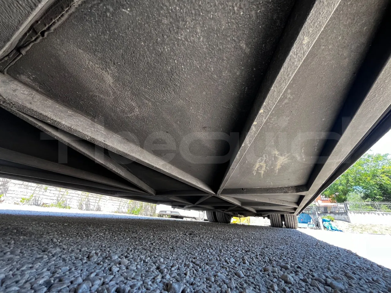 Iveco 389 - central undercarriage photo