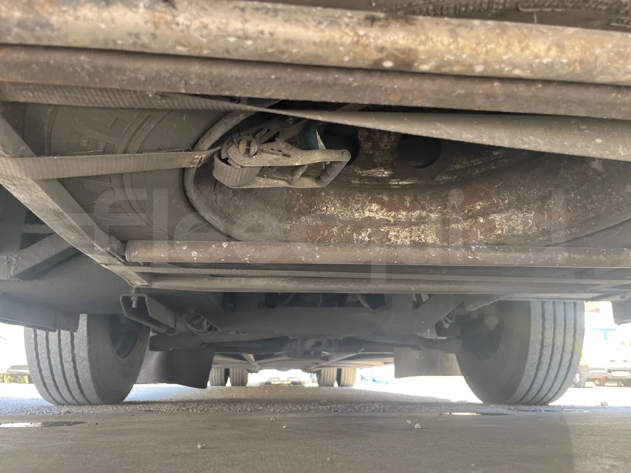 Iveco 389 - front undercarriage from front