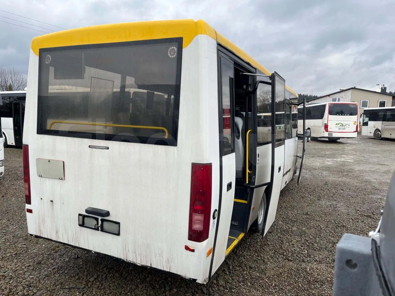 Kutsenits IC HNF-1 - EUR5 - 125kW -8.5m - 3/4 right rear doors open