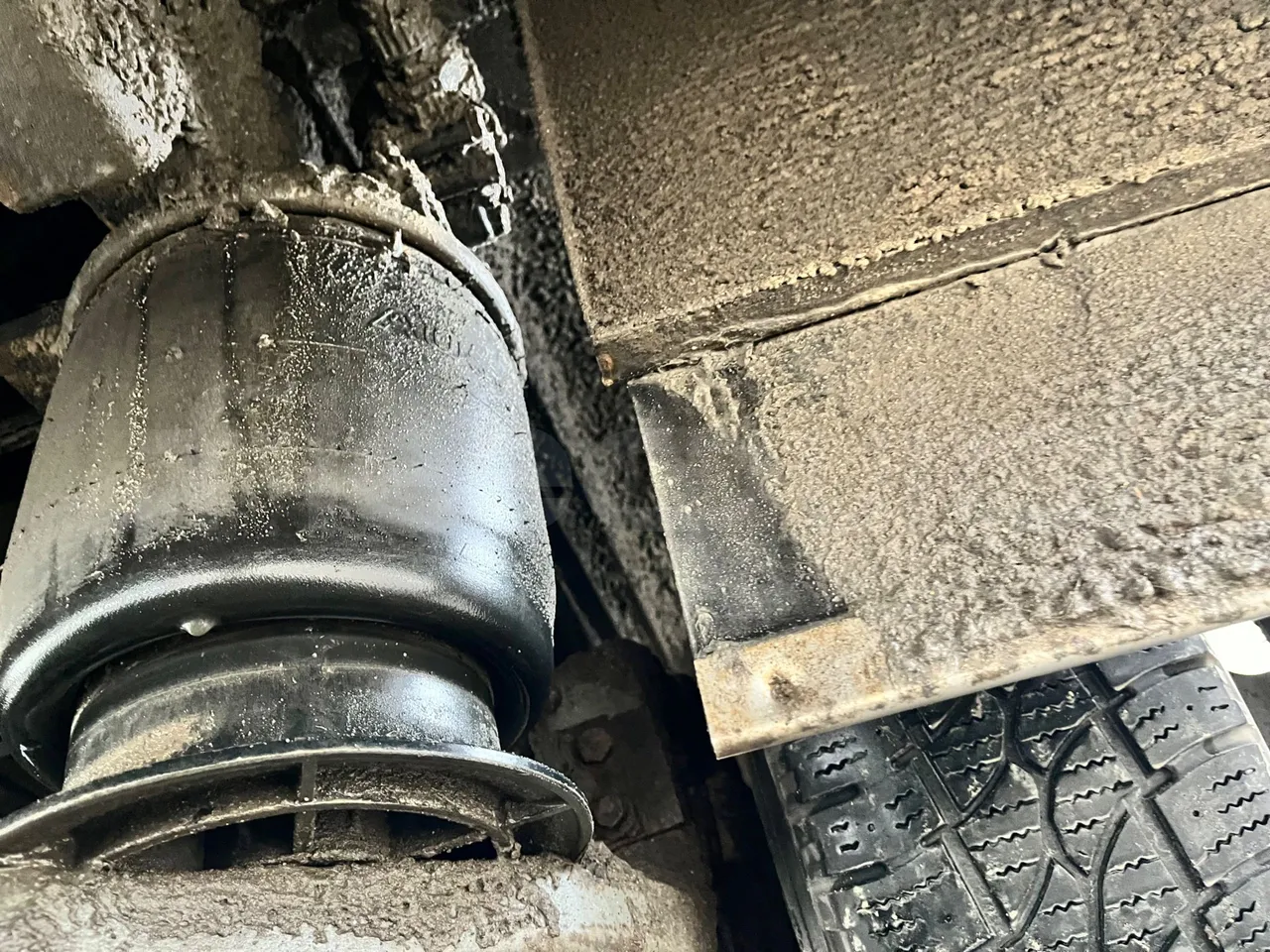 Kutsenits IC HNF-1 - EUR5 - 125kW -8.5m - axel 2 air springs 1 right