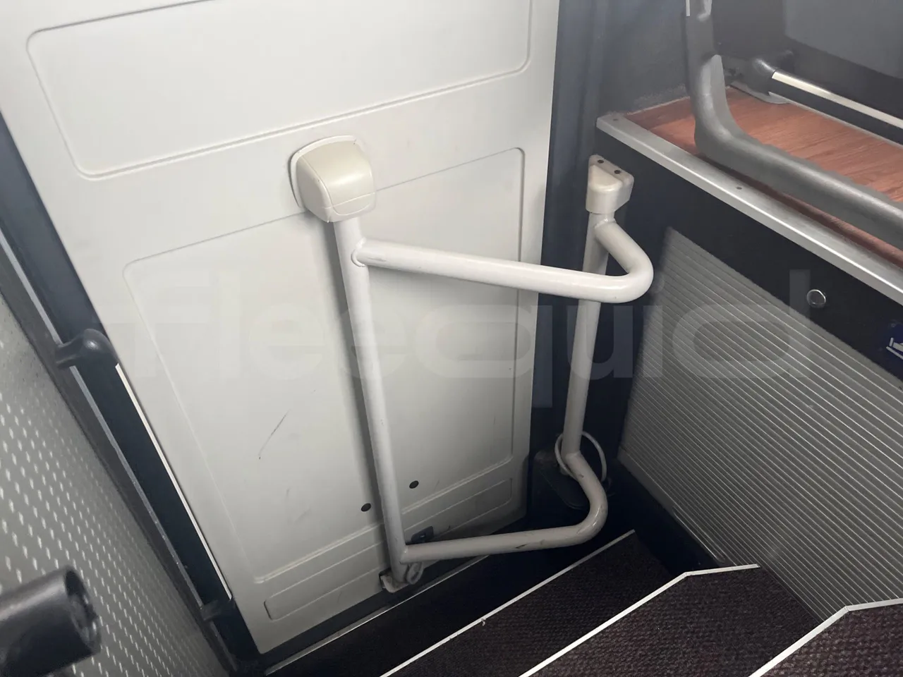 Setra S516 HD/2  - Euro6 - 315kW - 13.120mt - seat brackets photo
