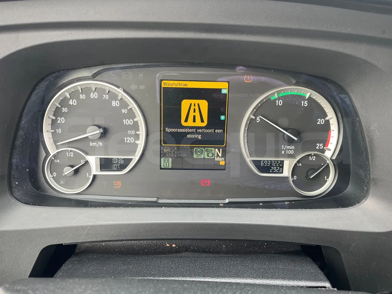 Setra S516 HD/2  - Euro6 - 315kW - 13.120mt - dashboard lights on