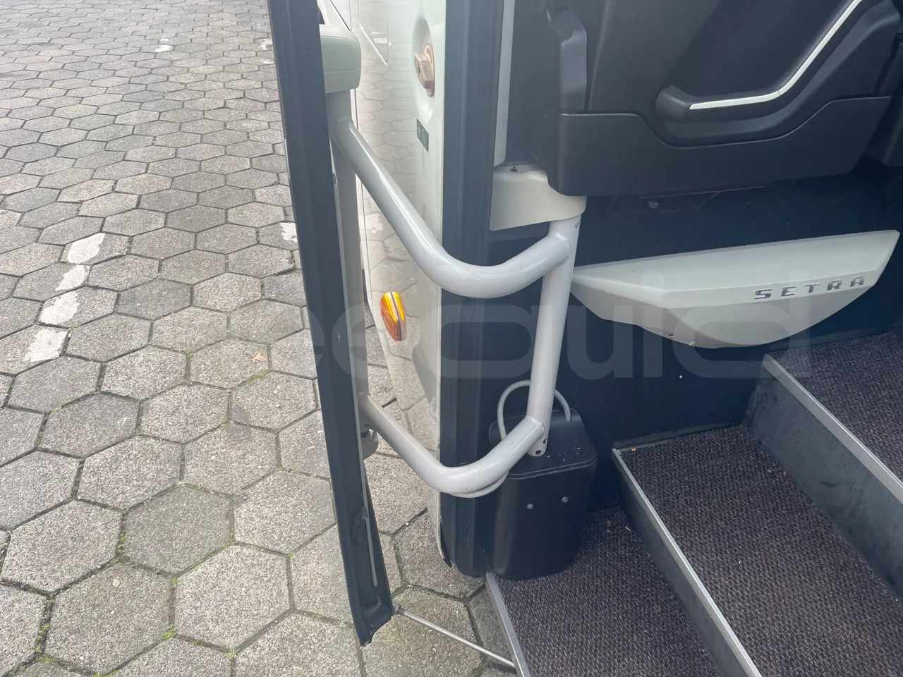 Setra S516 HD/2  - Euro6 - 315kW - 13.120mt - door mechanism photo