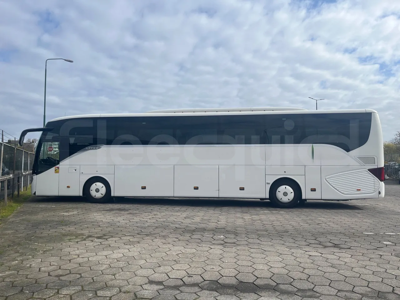 Setra S516 HD/2  - Euro6 - 315kW - 13.120mt - external compartments photo