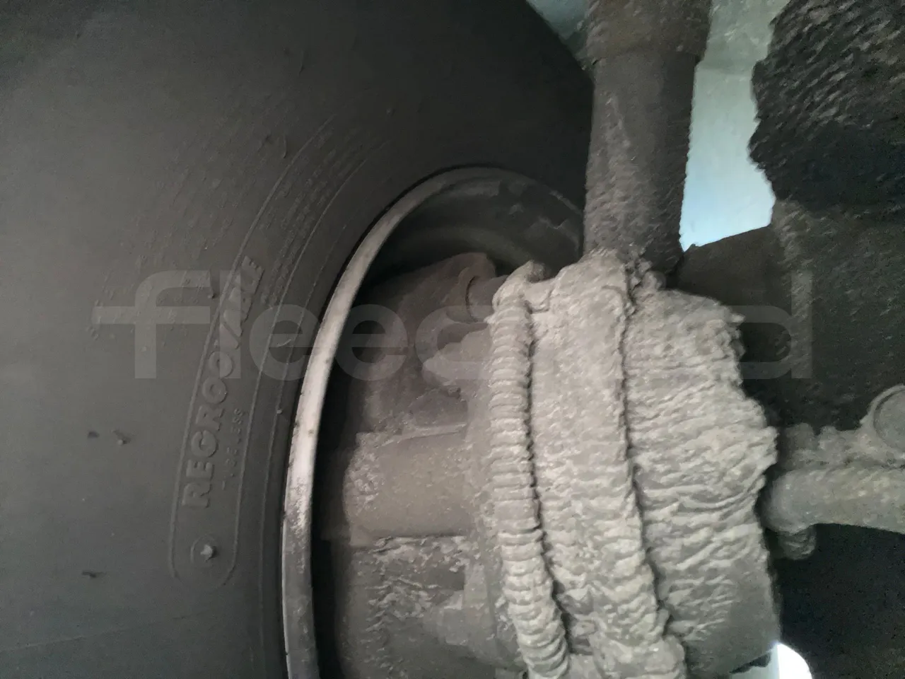 Setra S516 HD/2  - Euro6 - 315kW - 13.120mt - front discs right