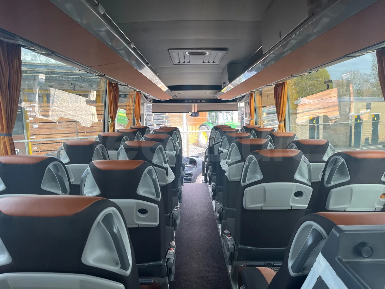 Setra S516 HD/2  - Euro6 - 315kW - 13.120mt - forward view middle aisle