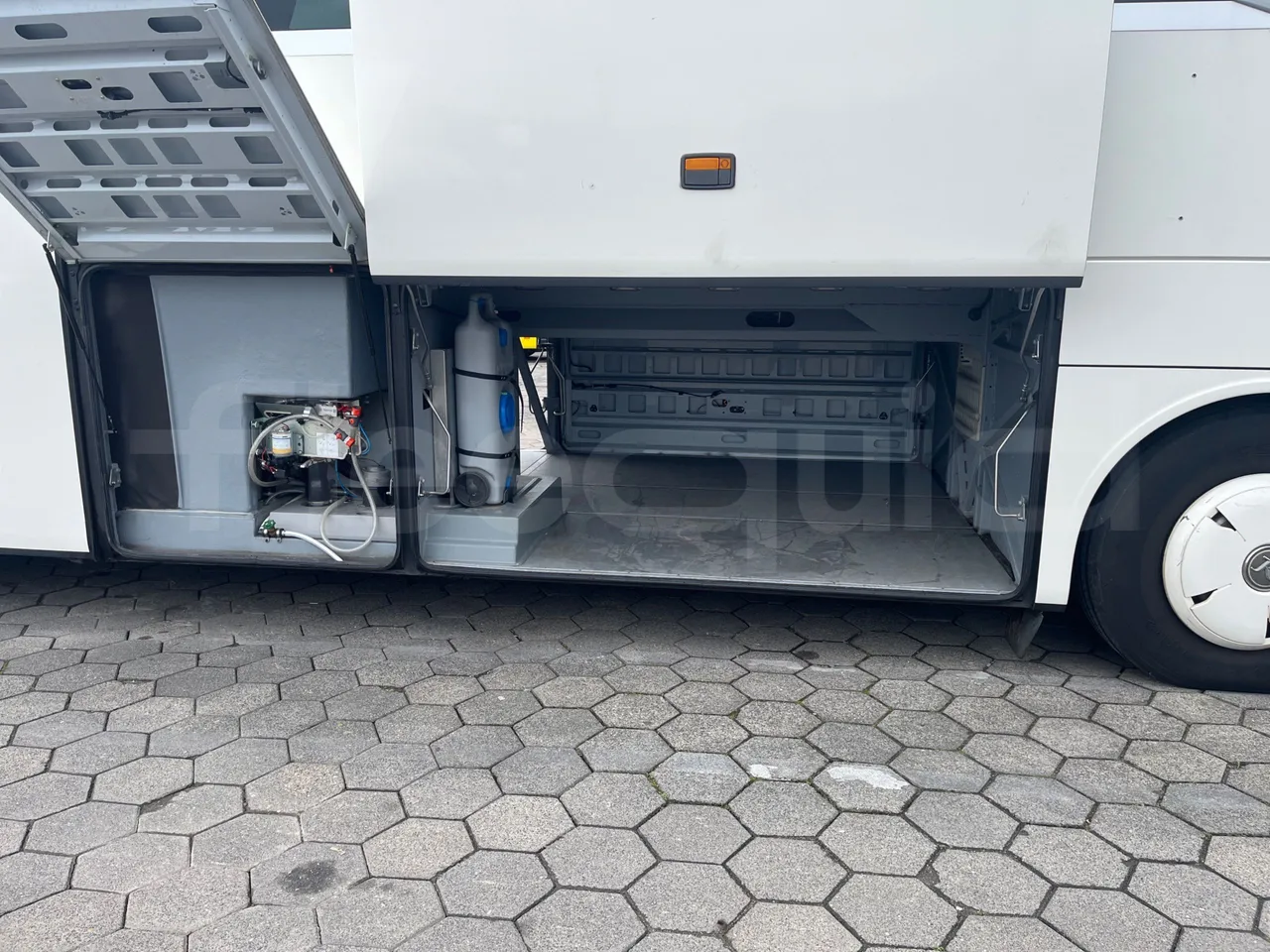 Setra S516 HD/2  - Euro6 - 315kW - 13.120mt - luggage rack photo