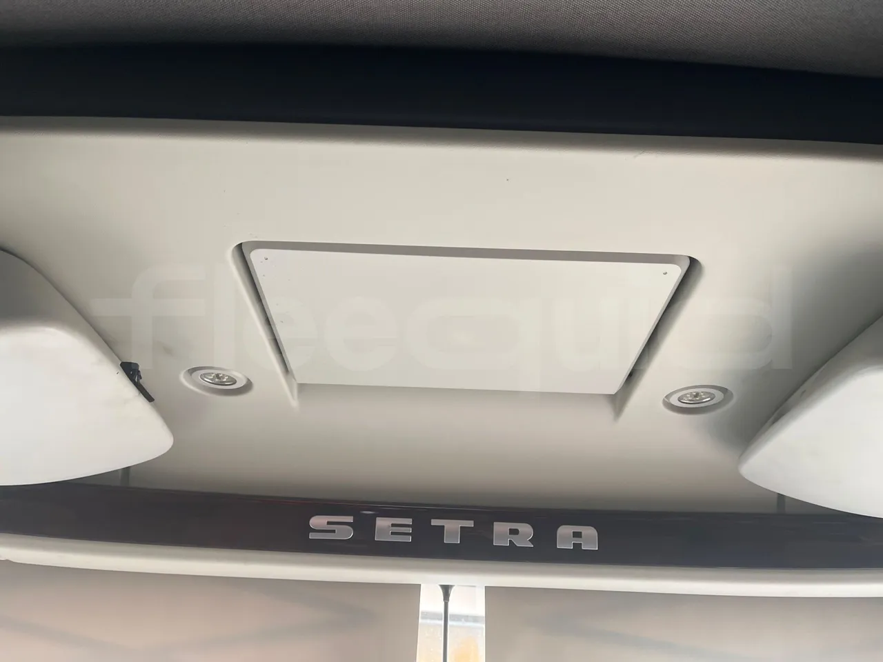 Setra S516 HD/2  - Euro6 - 315kW - 13.120mt - monitor detail photo