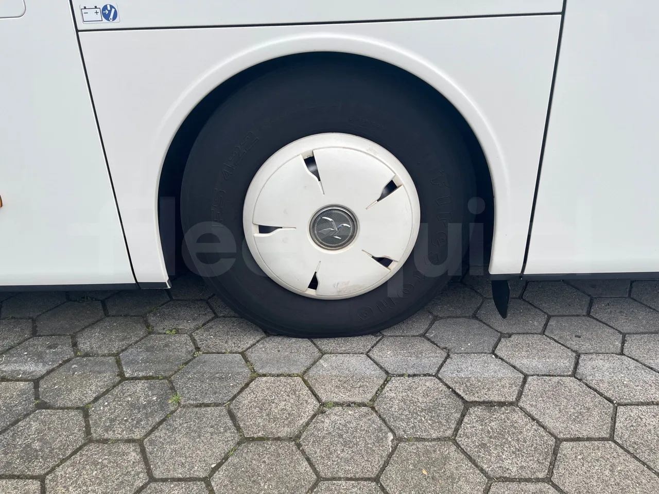 Setra S516 HD/2  - Euro6 - 315kW - 13.120mt - tread condition front tires left