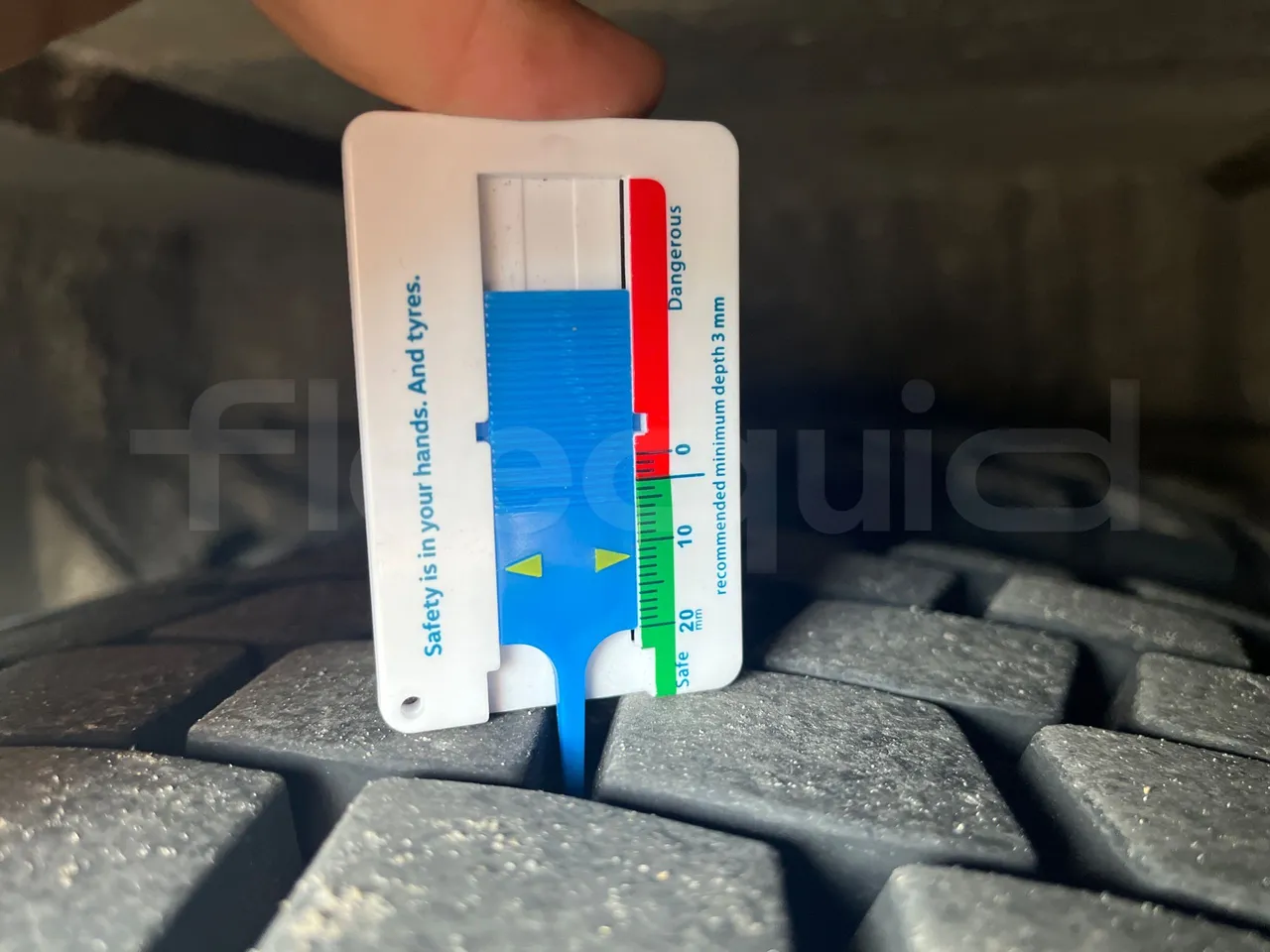 Setra S516 HD/2  - Euro6 - 315kW - 13.120mt - tread condition front tires right