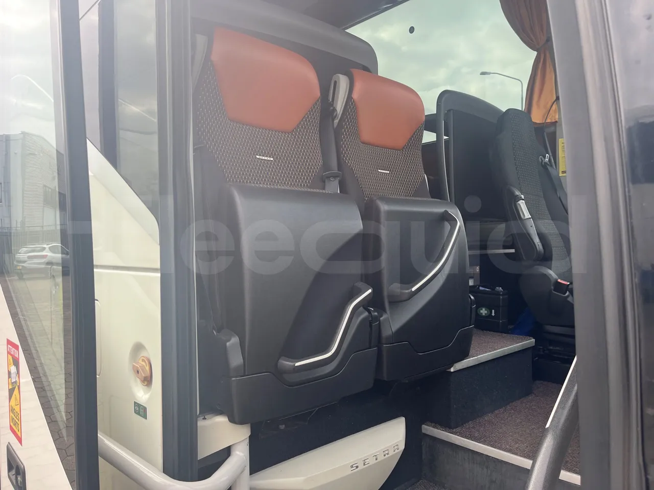 Setra S516 HD/2  - Euro6 - 315kW - 13.120mt - hostess seat photo