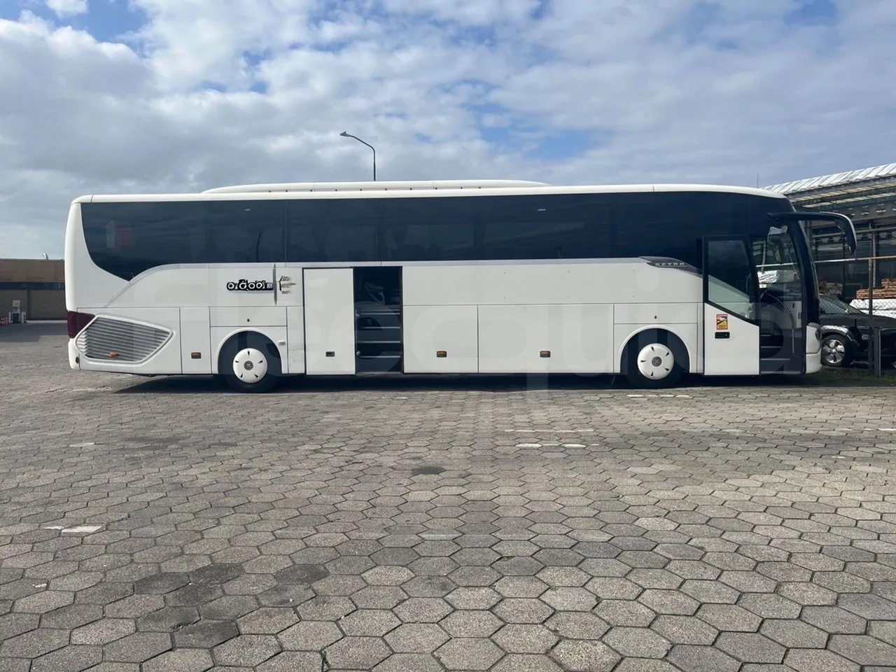 Setra S516 HD/2  - Euro6 - 315kW - 13.120mt - right side doors closed