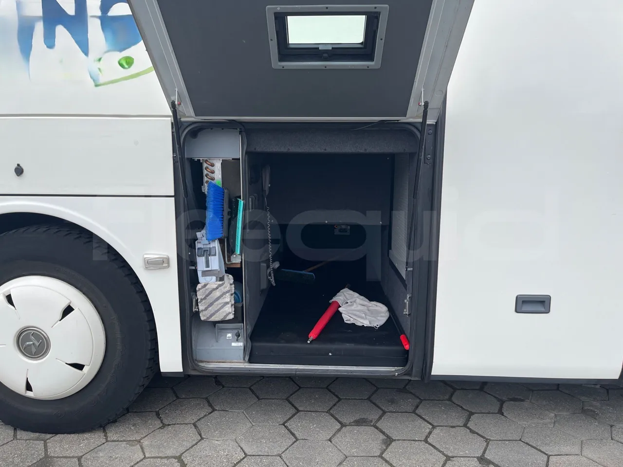 Setra S516 HD/2  - Euro6 - 315kW - 13.120mt - right side doors open