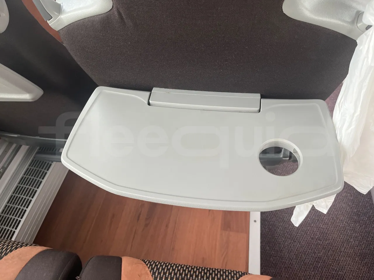 Setra S516 HD/2  - Euro6 - 315kW - 13.120mt - table detail photo