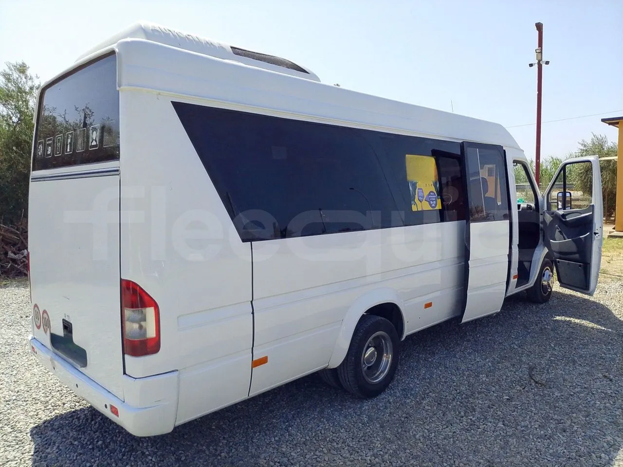 Mercedes-Benz Sprinter 416CD - EUR3 - 115kW - 6.995 - 3/4 right rear doors open