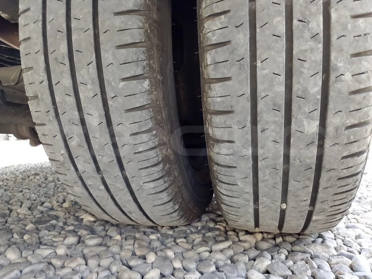 Mercedes-Benz Sprinter 416CD - EUR3 - 115kW - 6.995 - tread condition front tires left