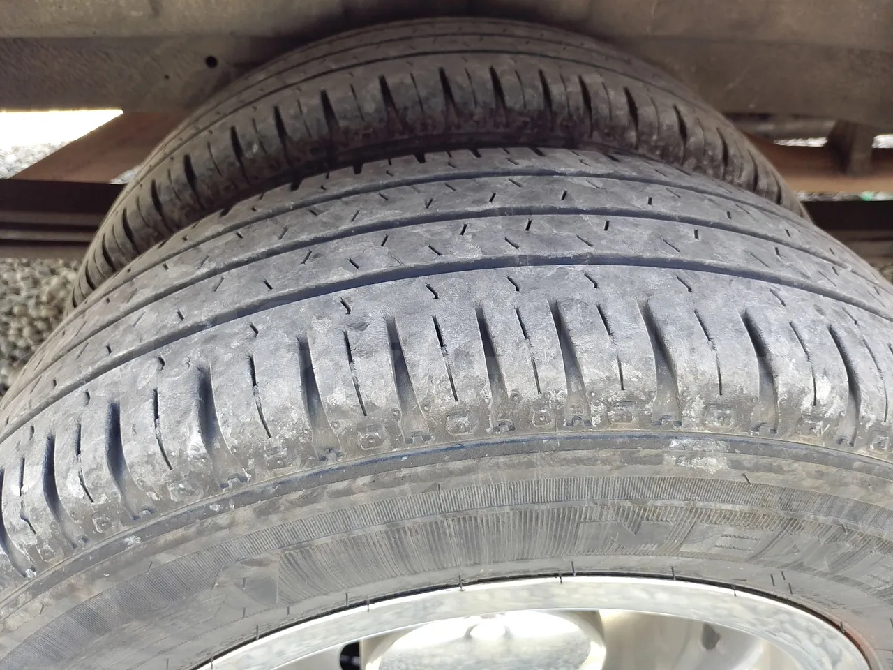 Mercedes-Benz Sprinter 416CD - EUR3 - 115kW - 6.995 - tread condition second axle tires right