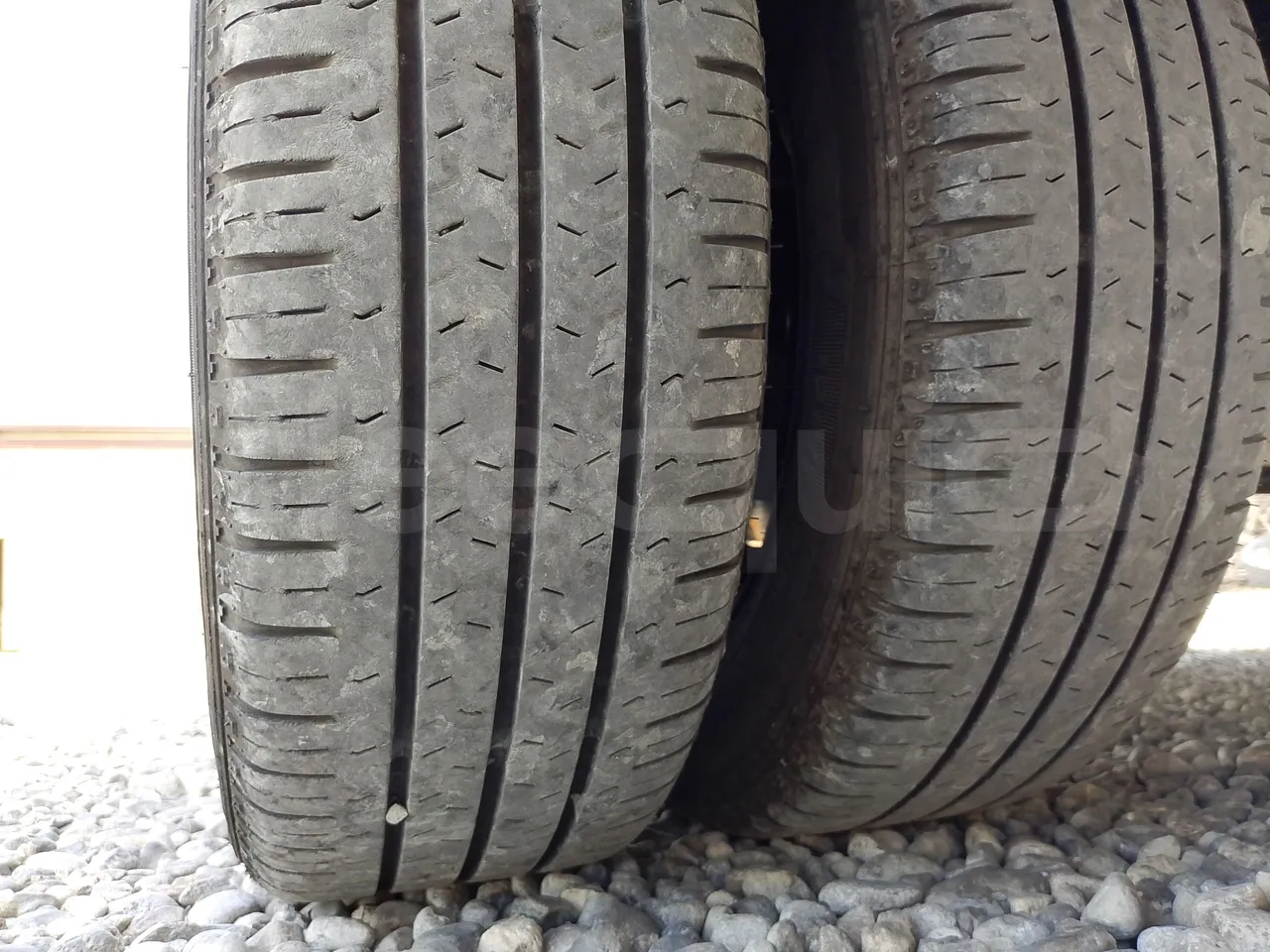 Mercedes-Benz Sprinter 416CD - EUR3 - 115kW - 6.995 - tread condition third axle tires left