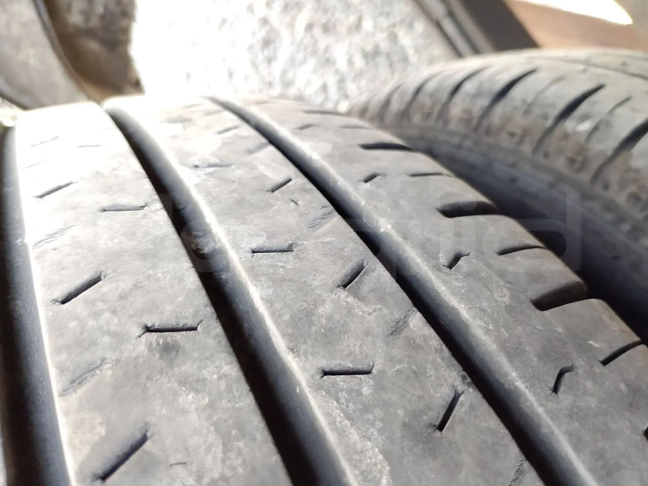 Mercedes-Benz Sprinter 416CD - EUR3 - 115kW - 6.995 - tread condition third axle tires right