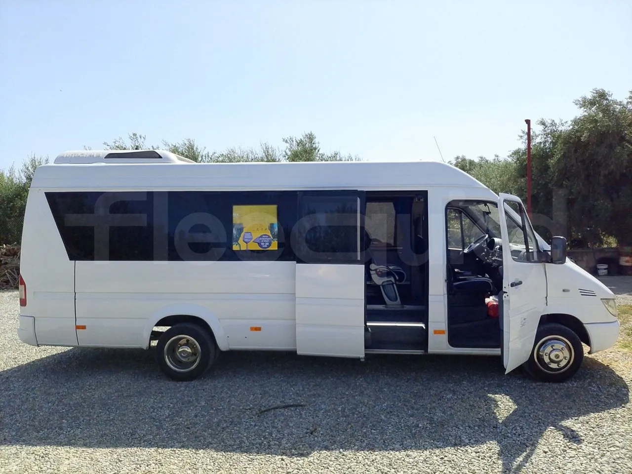 Mercedes-Benz Sprinter 416CD - EUR3 - 115kW - 6.995 - right side doors open