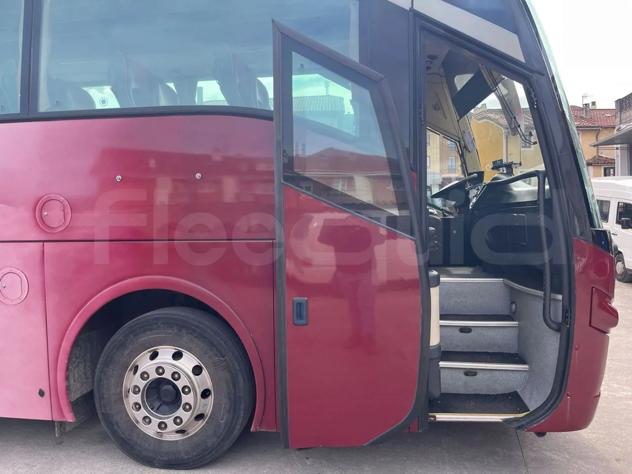 Volvo B12BER 4x2 - Euro4 - 309kW - 12.000mt - front door 1 open
