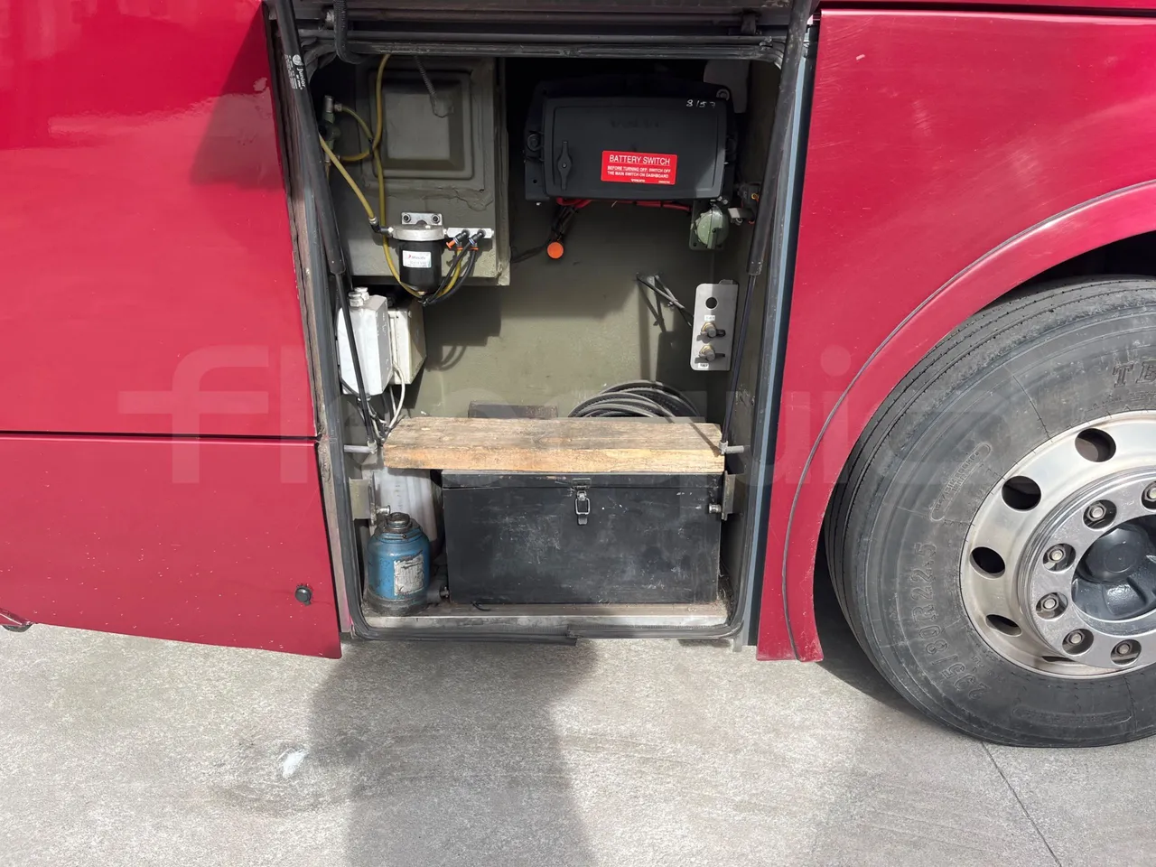 Volvo B12BER 4x2 - Euro4 - 309kW - 12.000mt - jack and driver keys