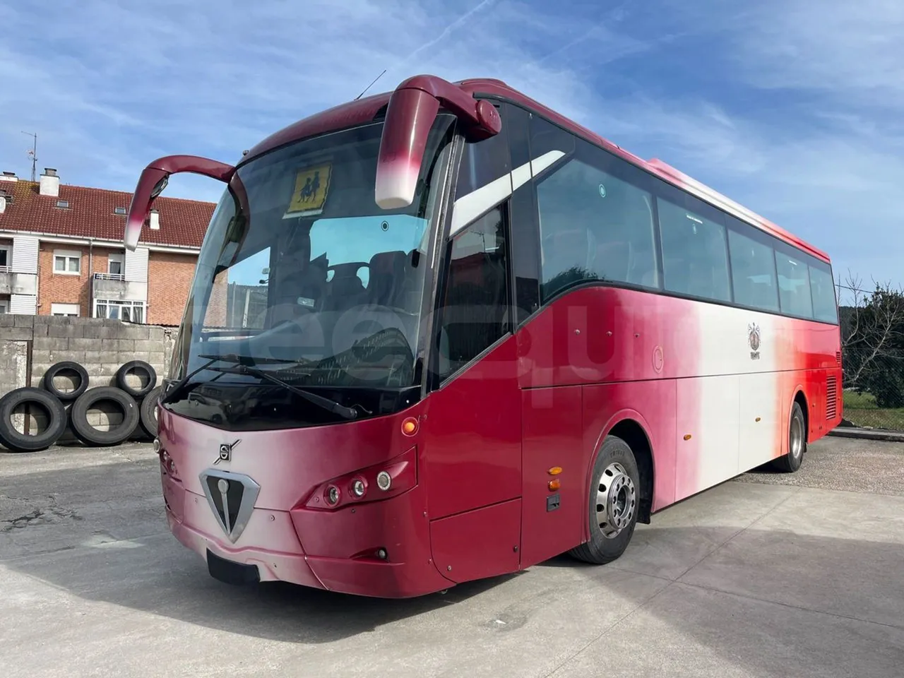 Volvo B12BER 4x2 - Euro4 - 309kW - 12.000mt - 3/4 front left