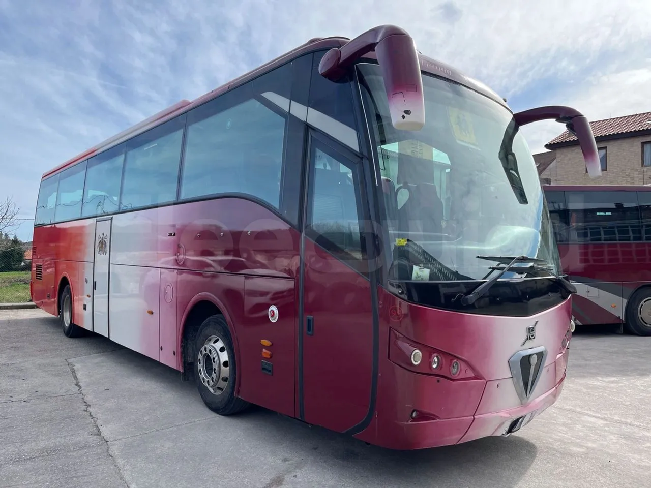 Volvo B12BER 4x2 - Euro4 - 309kW - 12.000mt - 3/4 front right doors