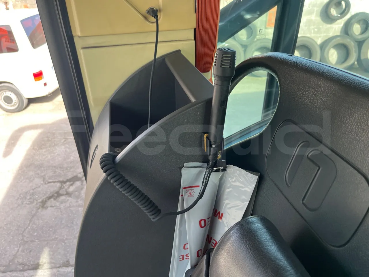 Volvo B12BER 4x2 - Euro4 - 309kW - 12.000mt - hostes microphone accessories photo