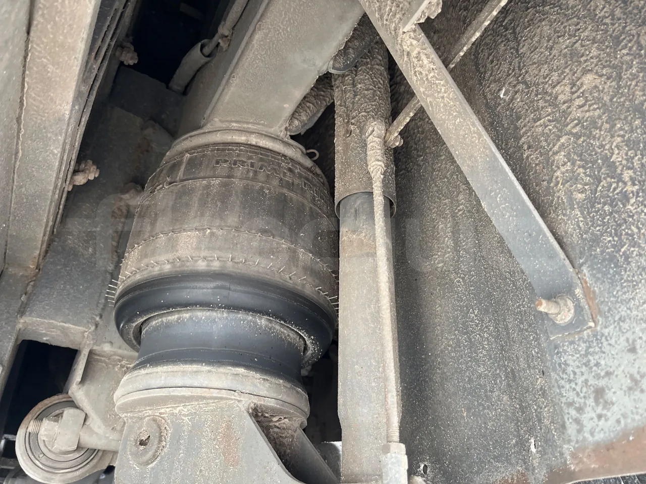 Volvo B12BER 4x2 - Euro4 - 309kW - 12.000mt - axel 2 air springs 2 left