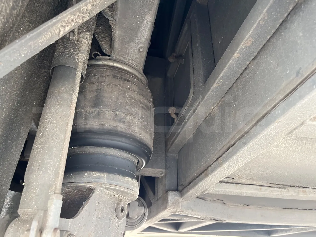 Volvo B12BER 4x2 - Euro4 - 309kW - 12.000mt - axel 2 air springs 2 right