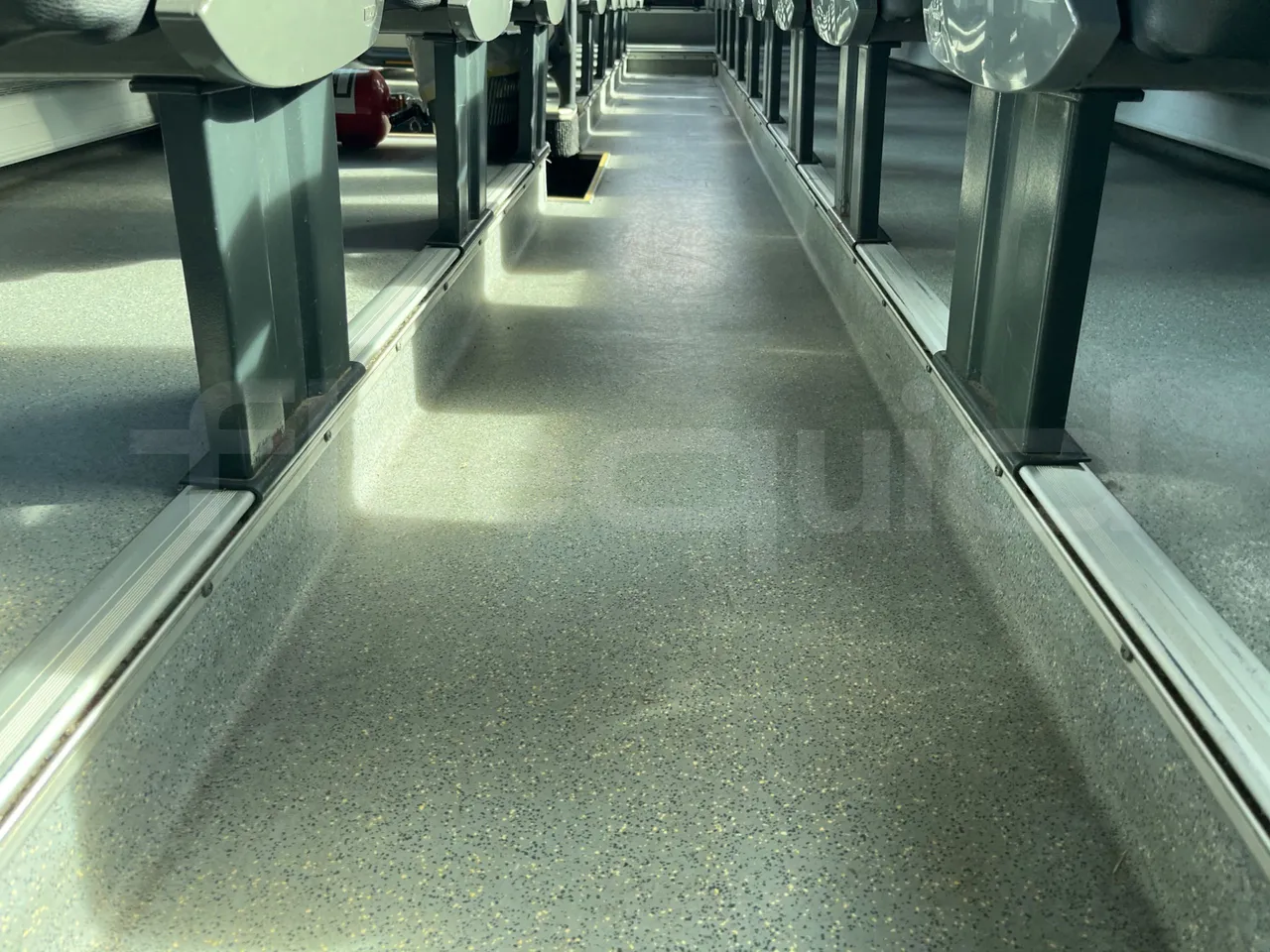 Volvo B12BER 4x2 - Euro4 - 309kW - 12.000mt - seat brackets photo