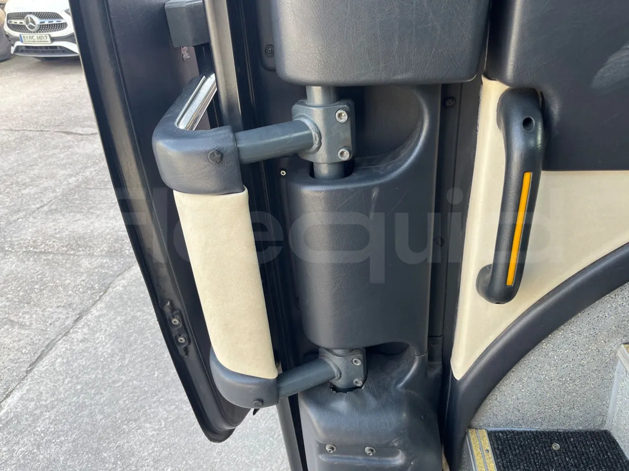 Volvo B12BER 4x2 - Euro4 - 309kW - 12.000mt - door mechanism photo