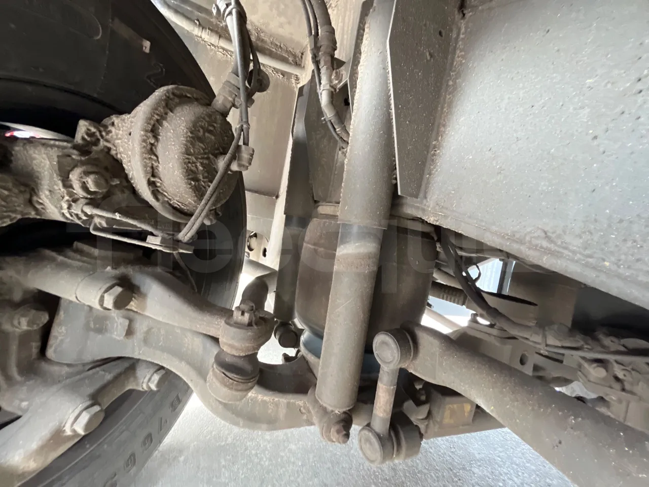 Volvo B12BER 4x2 - Euro4 - 309kW - 12.000mt - front air springs left